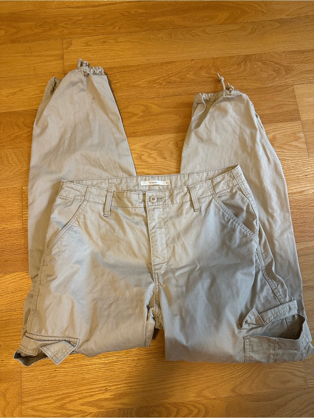 Levi’s 94 baggy cargo pants beige - Picture 3 of 3